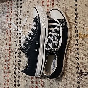 Converse All Stars Classic Black and White Women’s Sz 8